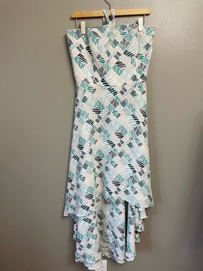 White House Black Market size 12 high low dress geometric